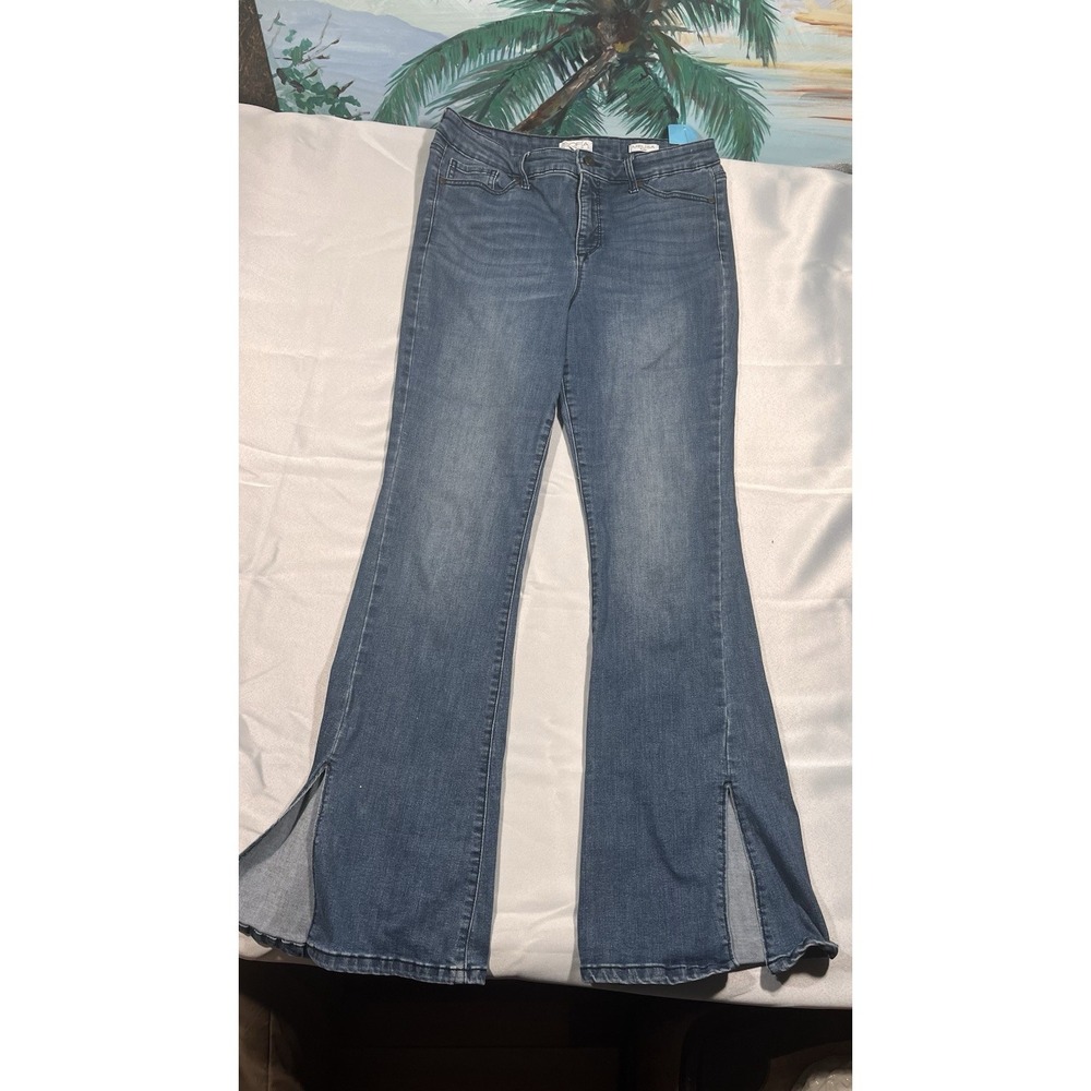 Sophia Vergara Jeans, Medium Wash Five Pocket Slit Ankles Size 32 X 32.